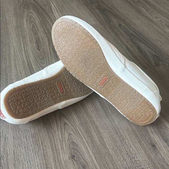 NWOT Taos Dandy Canvas Slip-On Sneakers - Size 8 - Picture 6 of 7